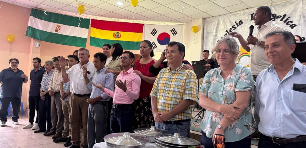 Francis Pérez prays for pastors and leaders of the Iglesia Evangélica Menonita Boliviana, asking God to continue to guide them in their faithful ministry in years ahead.