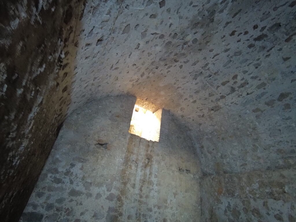 A single air shaft in a dungeon.