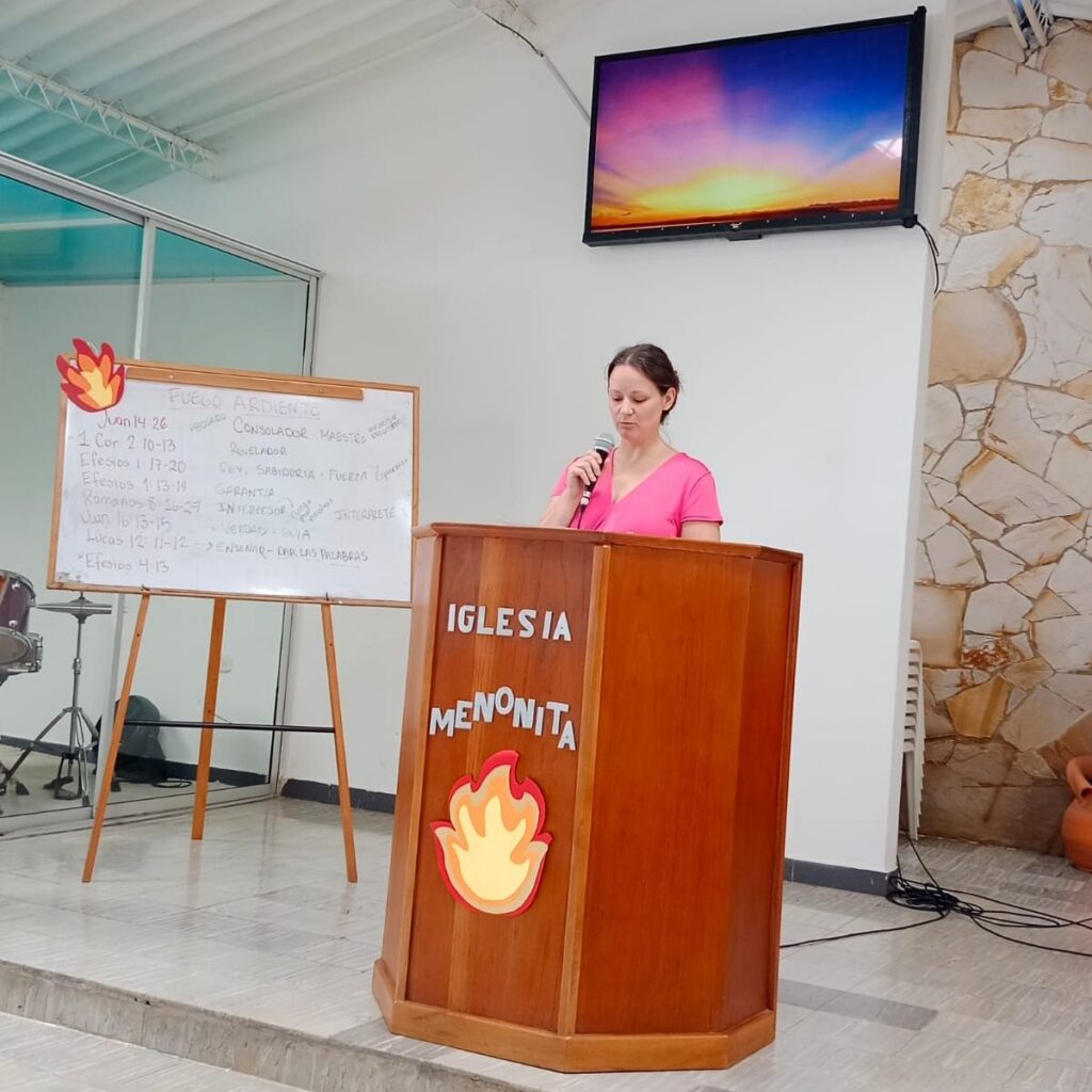 On Pentecost Sunday at Iglesia Cristiana Menonita La Mesa, Laura Sharp shared inspiring testimonies of her family’s encounters with the Holy Spirit (Espíritu Santo) — from the moment they said “yes” to a year of ministry in Colombia, all the way through to their final weeks there. Photo by Pastor Rodrigo Preciado.