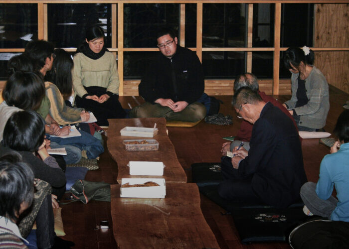 Meiko (center left) and Yoshiki (center right) Kanno