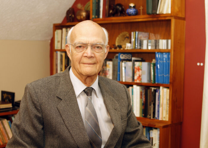 Dr. Mark Kniss. Photo by Wayne Gehman. Download full resolution image.