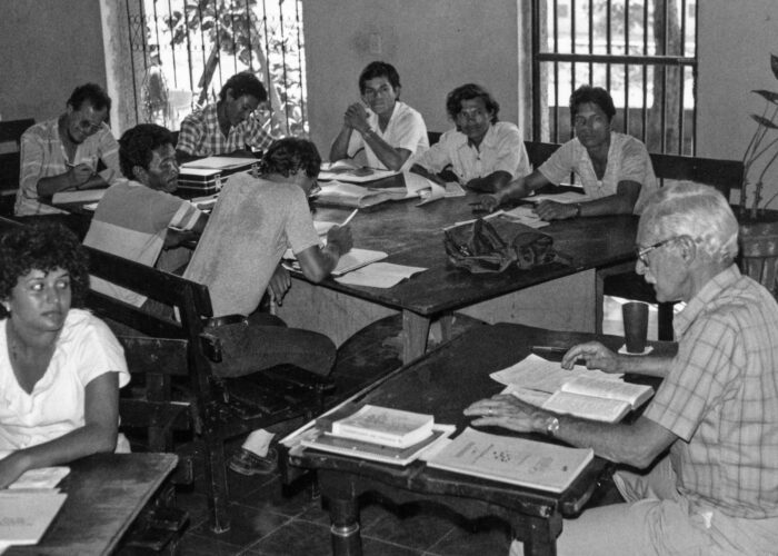 ​John Driver leads a Seminario Anabautista Latinoamericano (SEMILLA—Latin American Anabaptist Seminary) course in Managua