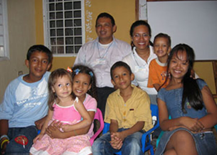 Edwin Cardona and wife Yasmin with their children