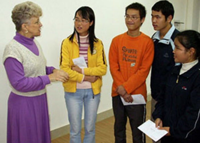 Julie Bender speaks with scholarship recipients (l-r) Pan Gui Fang