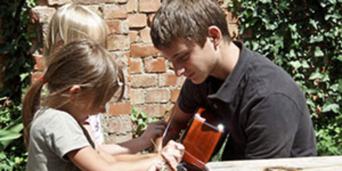 Dylan Pieri plays guitar with Stella and Vivian at Soli Deo in Halle