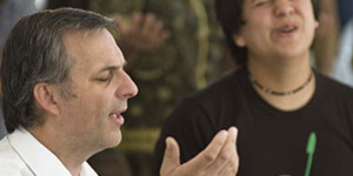 Edgardo Sanchez and Matias Quesada worship