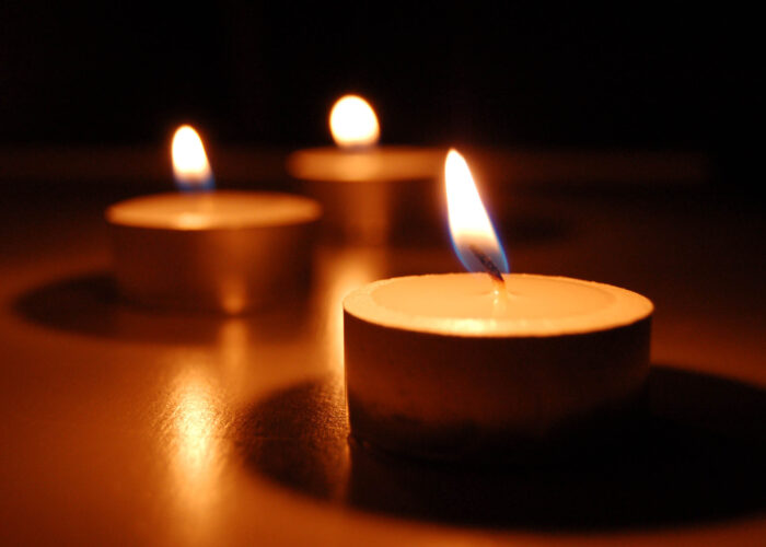 3-candles-1186910-1919x1275
