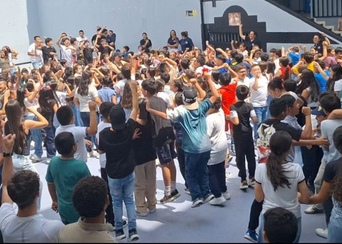 Students and teachers of Colegio Americano Menno dance to celebrate the end of the first semester and a three week break. Photo by Laura Sharp.