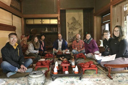 ​The 2018 Youth Venture Japan team and their hosts