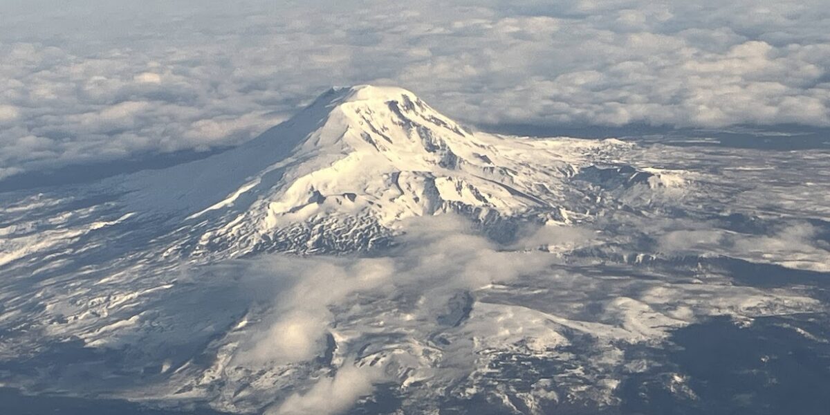 Pahto, a sacred mountain at the center of Yakama cosmology. Photographer: Bruce Kuhns.