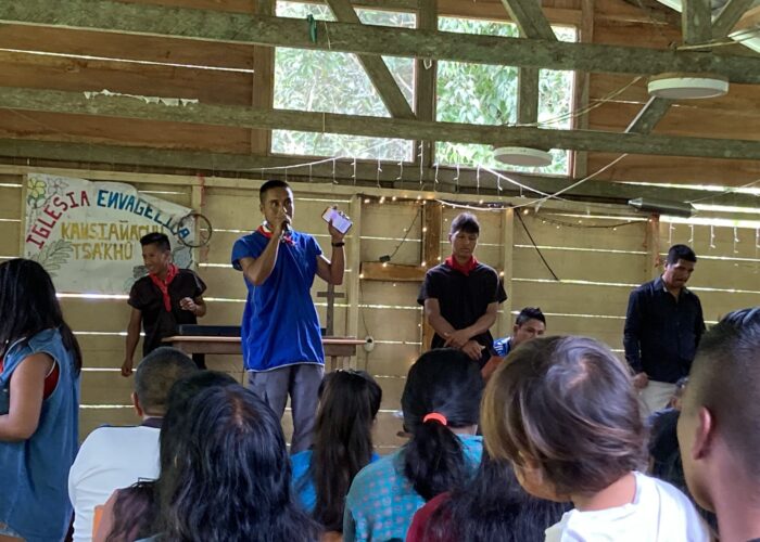 Worship service at Iglesia Evangélica Kansiañachu Tsa’khȗ