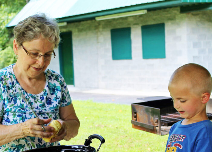 ​Emma Stutzman serving in Kentucky through Mennonite Central Committee's SWAP program. Click image for high resolution image.