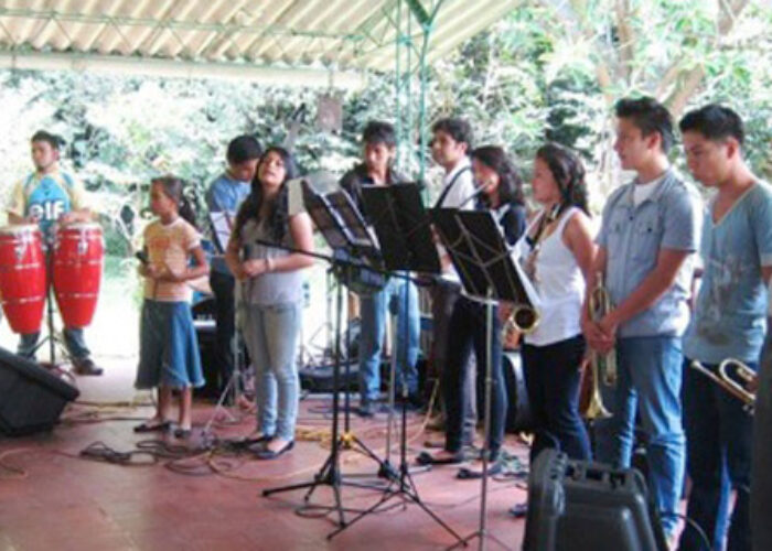 ​A Colombian Mennonite team leads worship at a retreat.